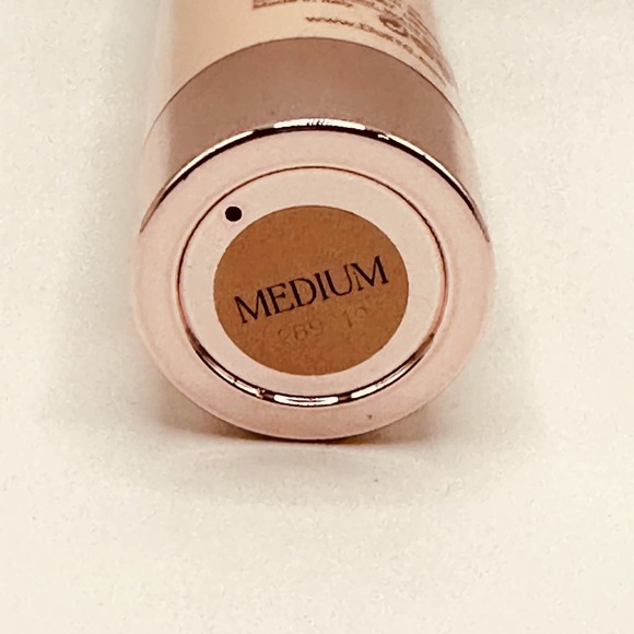 Doll 10 HydraLuxe Smoothing Foundation 1 Fl Oz Shade Medium - Picture 10 of 10